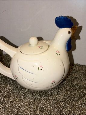 Otagiri Cream Chicken Teapot with Blue Comb and Gold Beak